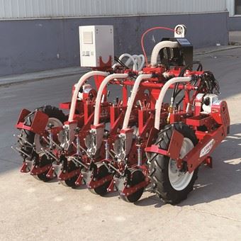 4 row pneumatic onion seeder 1